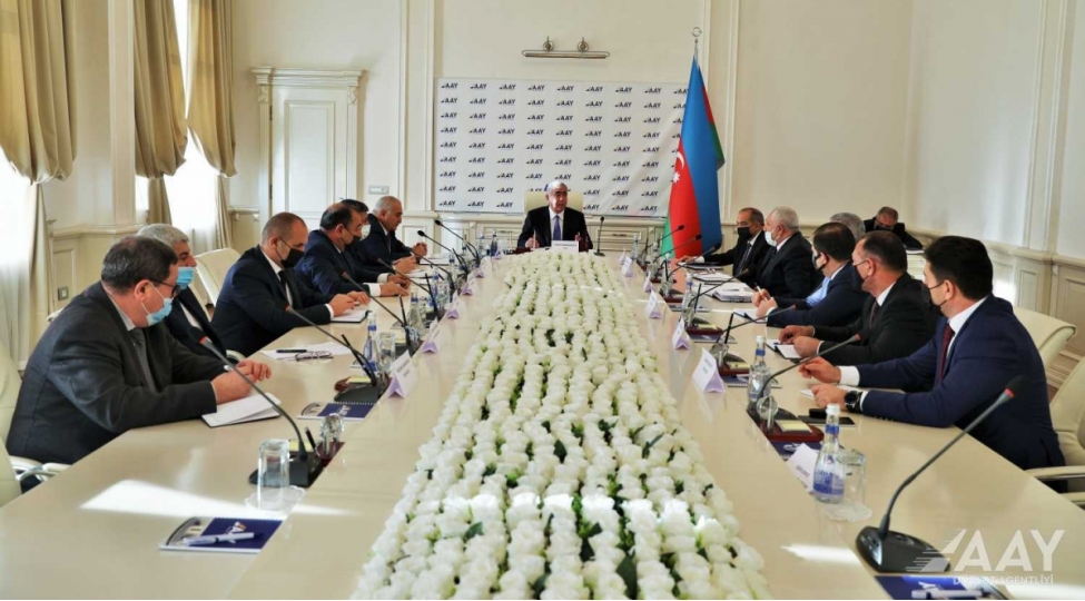 aayda-da-gorulmush-ishler-ve-qarshida-duran-vezifelere-hesr-olunmush-mushavire-kechirilib-foto