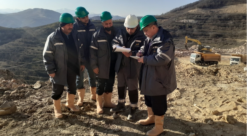 azergold-gence-ve-dashkesenin-peshe-tehsili-muessiselerinin-emekdashlari-uchun-istehsalat-tecrubesi-teshkil-edib-foto