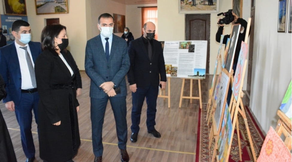 dahi-nizami-genceviye-xalq-mehebbetinin-tezahuru-foto