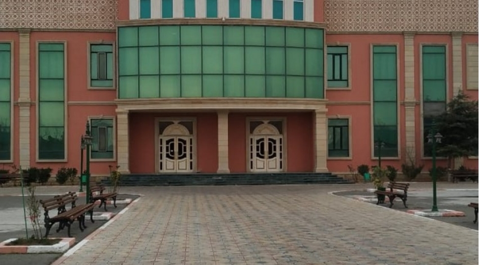 shirvanda-uch-shadliq-sarayi-karantin-qaydalarini-pozub
