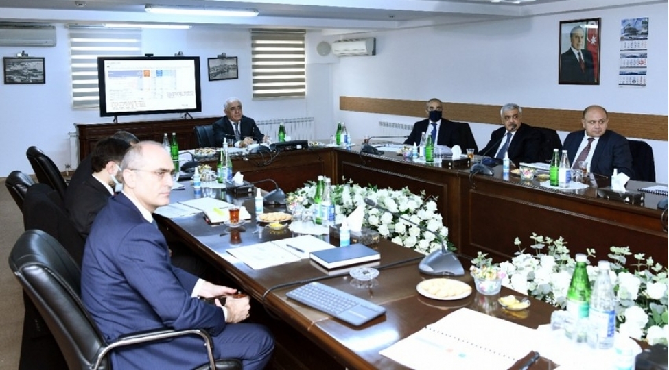 neft-emali-zavodunda-aparilan-yenidenqurma-ishleri-ile-tanishliq-foto