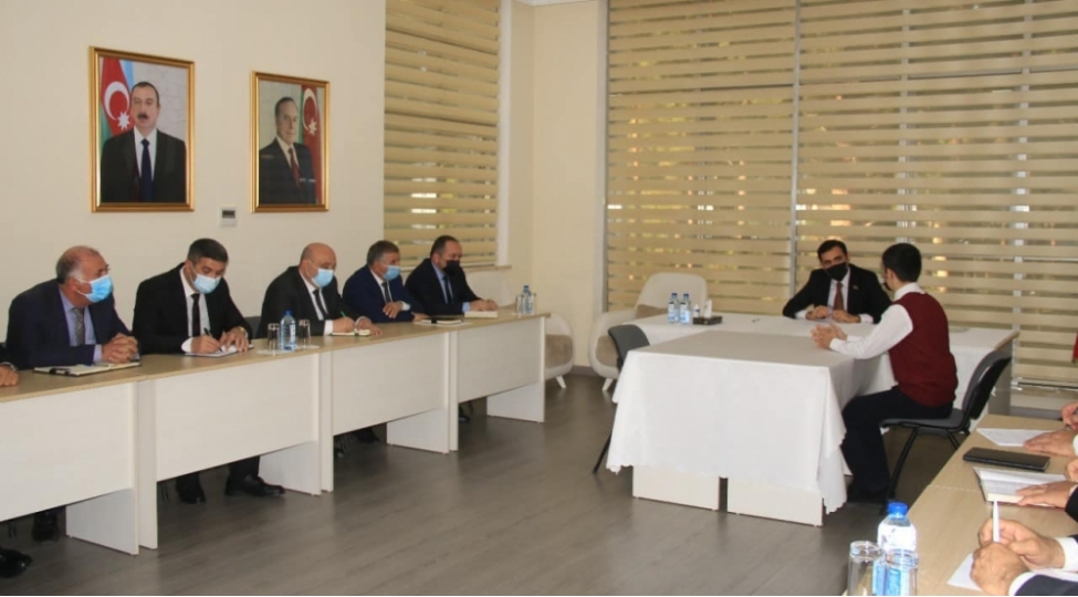 deputat-azyashlinin-muracietini-nezarete-goturub-foto