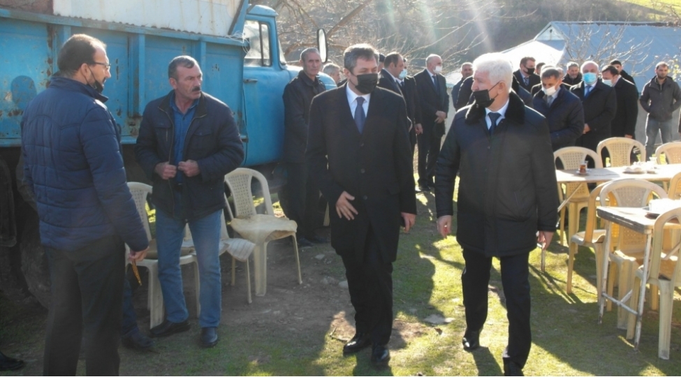 malik-hesenov-shehidin-anim-merasiminde-ishtirak-edib-foto