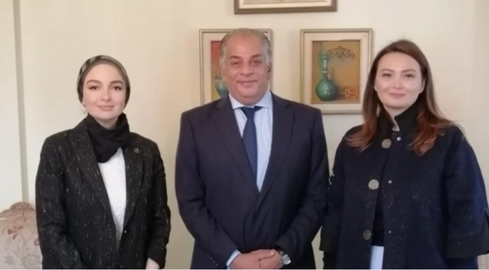 qenire-pashayeva-misirin-azerbaycandaki-sefiri-ile-gorushub