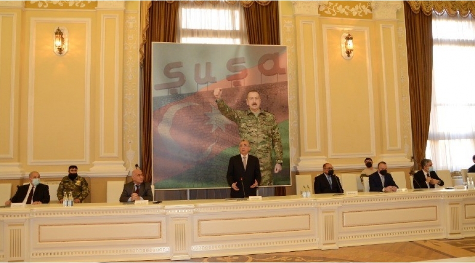 veten-muharibesi-tarixi-shexsiyyet-faktoru-ve-zefer-memuarlari-kitablarinin-teqdimati-kechirilib-foto