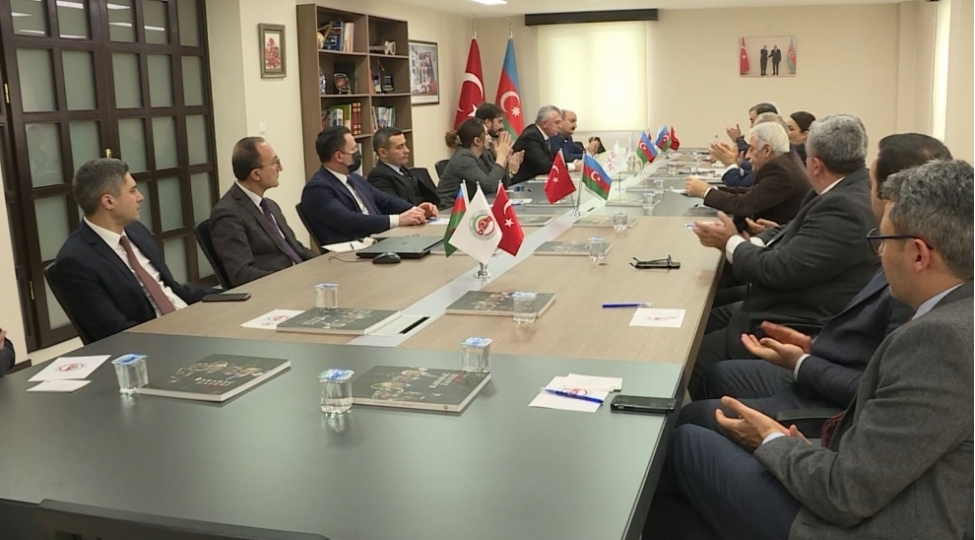 shusha-beyannamesi-xxi-esrin-beynelxalq-ehemiyyetli-tarixi-qalibiyyet-senedidir-ankarada-deyirmi-masa