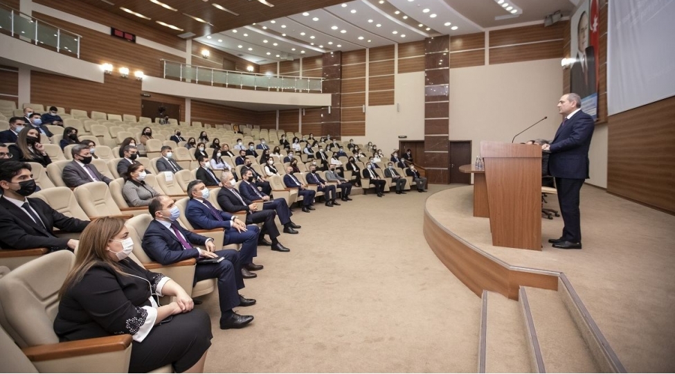 eesm-in-bir-qrup-emekdashina-yap-in-uzvluk-vesiqesi-verilib-foto