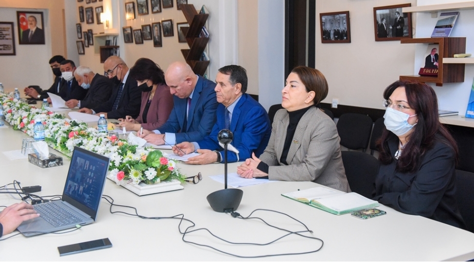xarici-dillerin-tedrisine-hesr-olunan-konfrans-foto