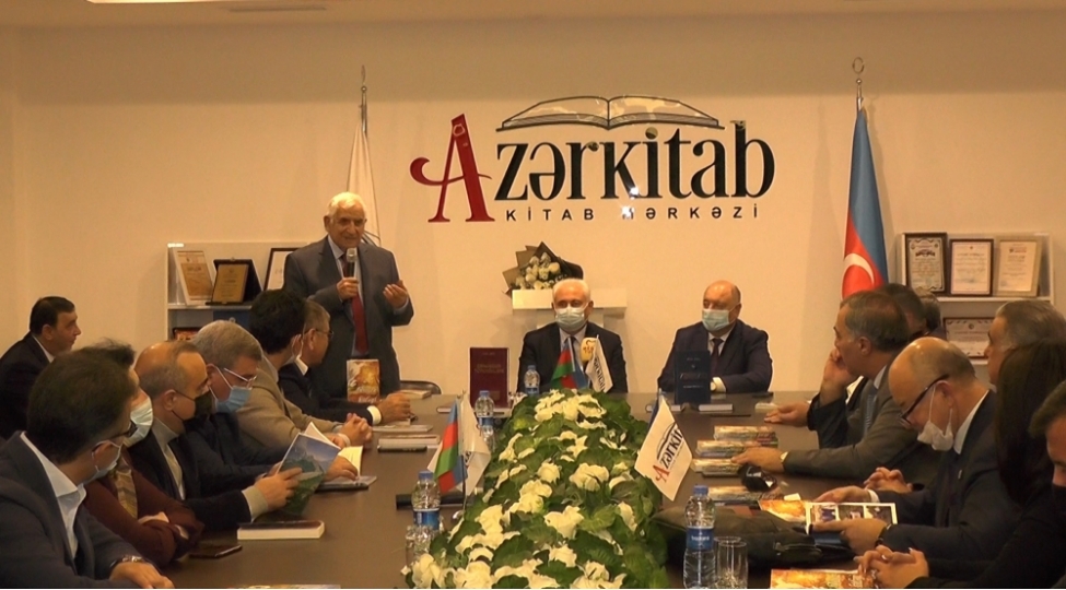 zengezur-zengezur-toponimleri-elece-de-payiz-kuleyi-ve-alma-agaci-kitablari-oxuculara-teqdim-olundu