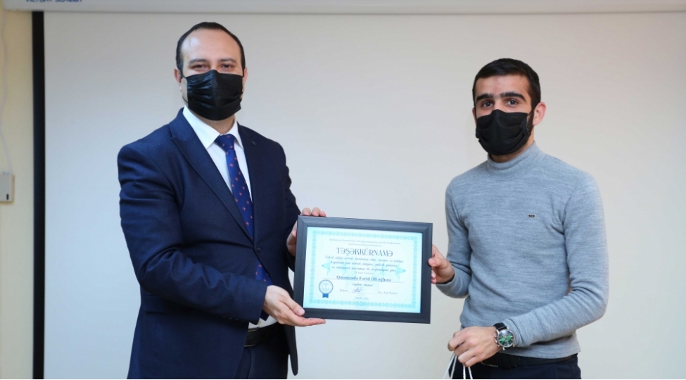 rektor-telebelere-teshekkurnameler-teqdim-edib-foto