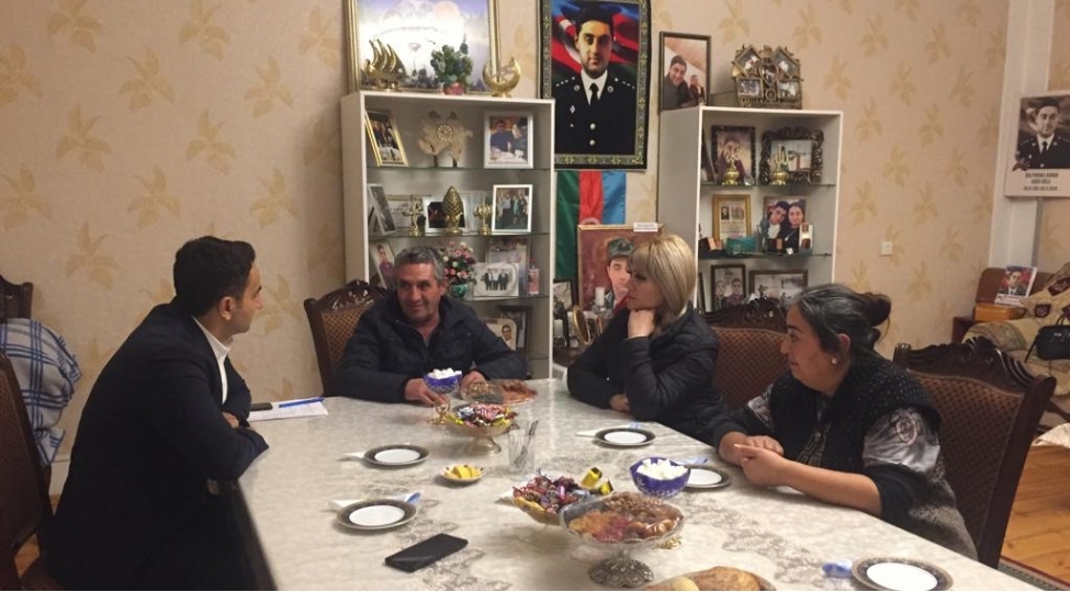 yap-nizami-rayon-teshkilatinin-rehberliyi-gencleri-ve-qadin-feallari-shehid-ailelerini-ve-qazileri-ziyaret-edibler-foto