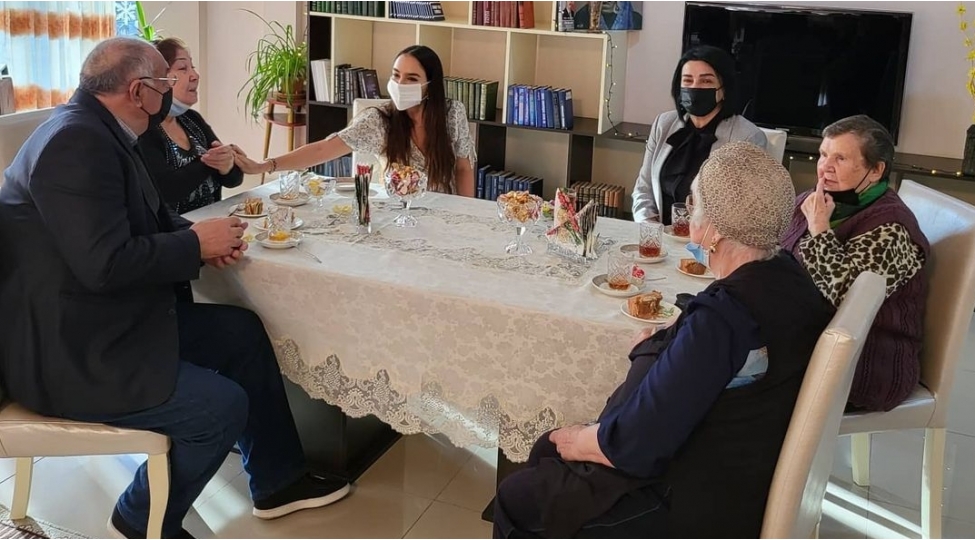 leyla-eliyeva-qocalar-evini-ziyaret-edib-foto