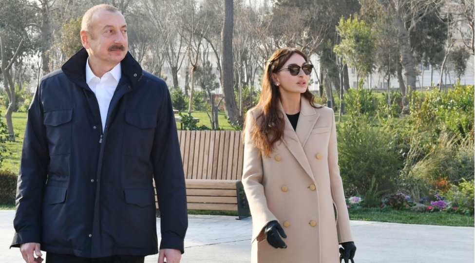 prezident-ve-birinci-xanim-nizami-gencevi-parkinda-yenidenqurmadan-sonra-yaradilan-sheraitle-tanish-olublar-foto