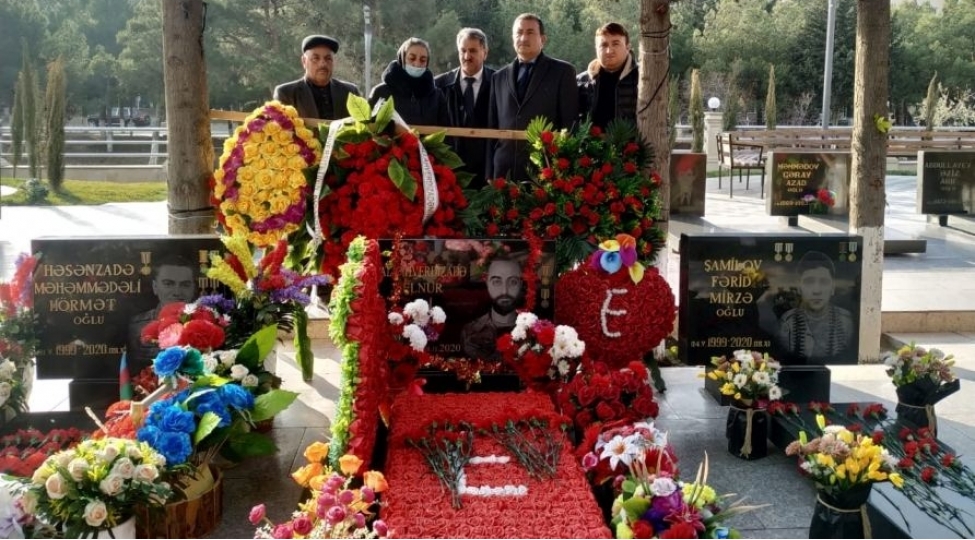 bsu-nun-shehid-mezunlarinin-mezarlari-ziyaret-edilib