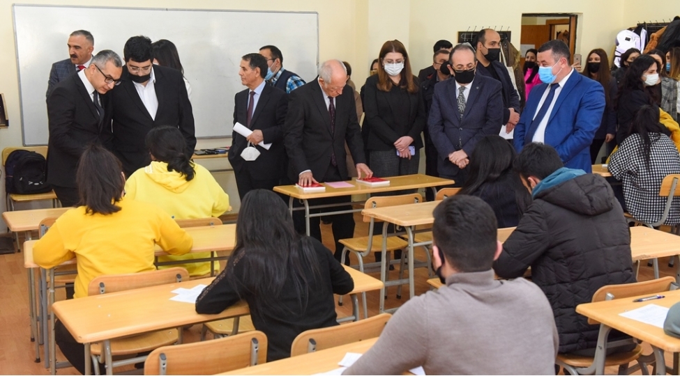 azerbaycan-diller-universitetine-imtahan-sessiyasini-izlemek-uchun-mediatur-teshkil-olunub-foto
