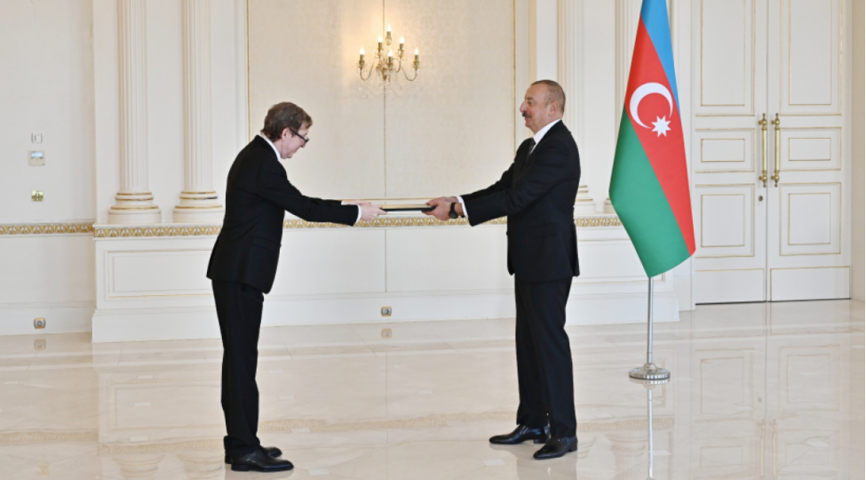 prezident-ilham-eliyev-elcezairin-yeni-sefirinin-etimadnamesini-qebul-edib-yenilenibfoto