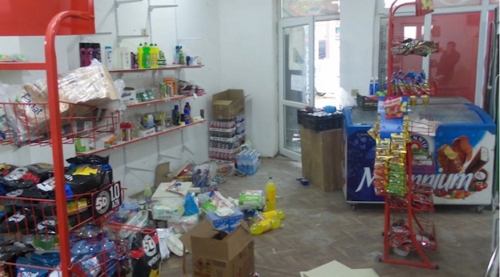 goygolde-magazadan-ogurluq-eden-shexsler-saxlanilib-foto