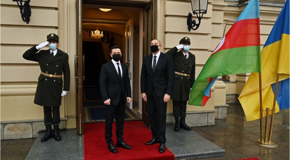 prezidentilham-eliyevin-zelenski-ile-tekbetek-gorushu-bashlayib-fotoyenilenib