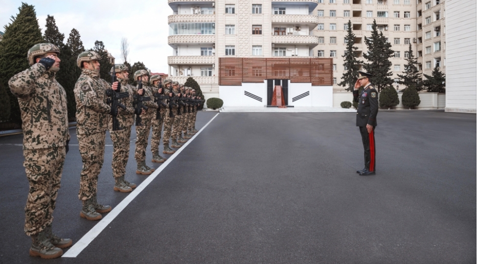 vilayet-eyvazov-daxili-qoshunlarda-mushavire-kechirib-foto