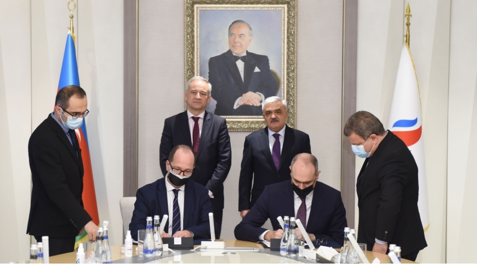 socar-in-heyder-eliyev-adina-neft-emali-zavodu-axens-shirketi-ile-lisenziya-ve-layihelendirme-muqavileleri-imzalayib-foto
