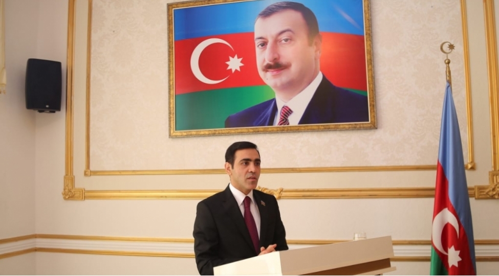 deputat-sechicilerine-hesabat-verdi-foto
