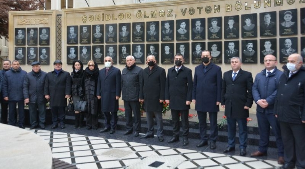 unec-kollektivi-shehidlerin-xatiresini-yad-edib