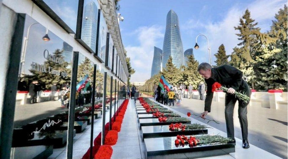 britaniya-sefiri-shehidler-xiyabanini-ziyaret-edib