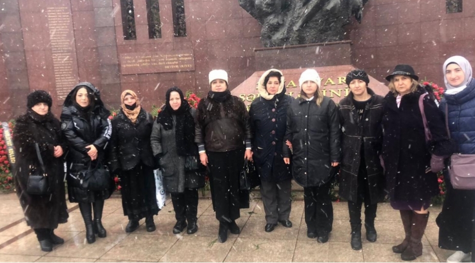 qadin-qht-rehberleri-20-yanvar-abidesini-ziyaret-edib-dunya-birliyine-muraciet-unvanlayiblar-foto
