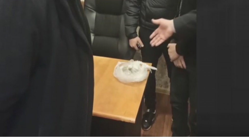 shamaxida-bu-shexsden-kulli-miqdarda-heroin-ve-pati-goturulub-foto