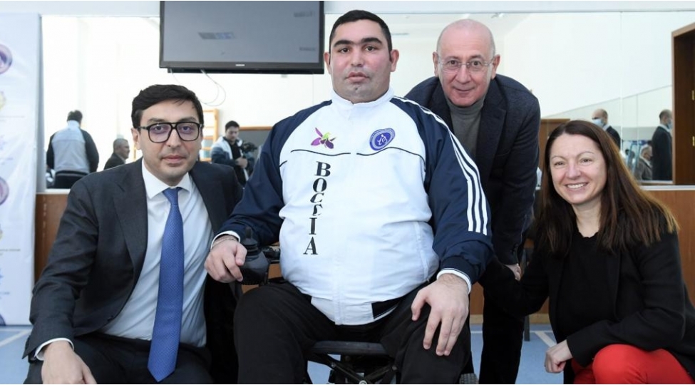 ferid-qayibov-elilliyi-olan-shexslerin-peshe-emek-reabilitasiya-merkezinde-olub-foto