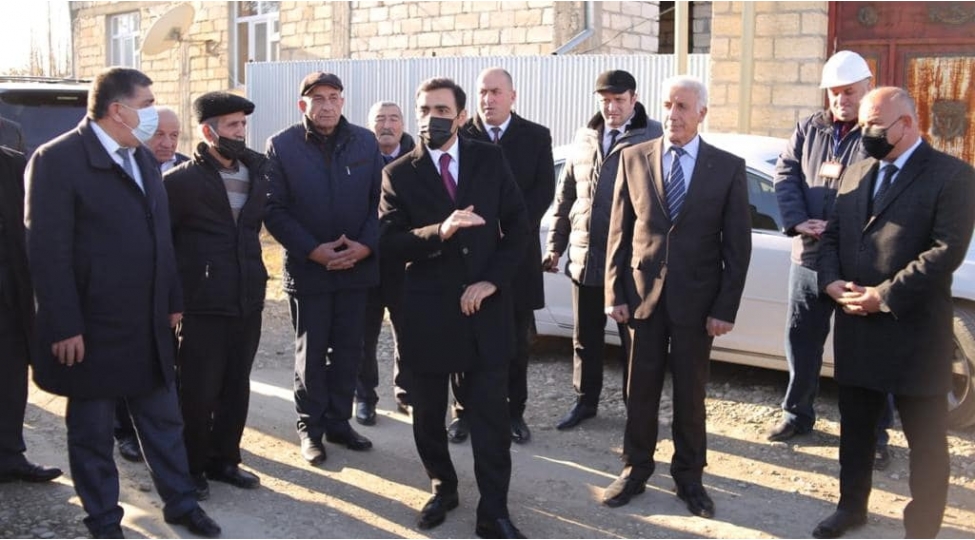deputat-azeriqaz-ib-nin-rehberliyine-teshekkur-edib-foto