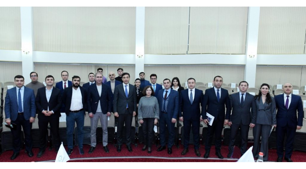 ferid-qayibov-gencler-teshkilatlarinin-numayendeleri-ile-gorushub-foto