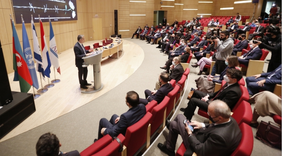 azerbaycan-ve-beynelxalq-terefdashlar-antisemitizm-nifret-nitqi-ksenofobiya-ve-irqchilikle-mubarizeni-muzakire-edir-foto
