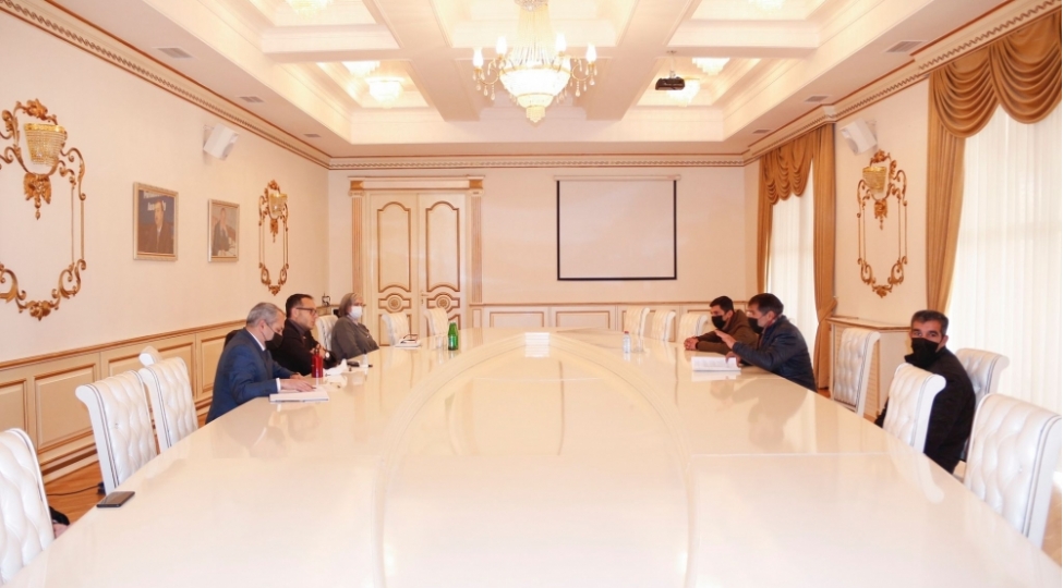 ramil-hesen-heyder-eliyev-merkezinde-sechicileri-qebul-edib-foto