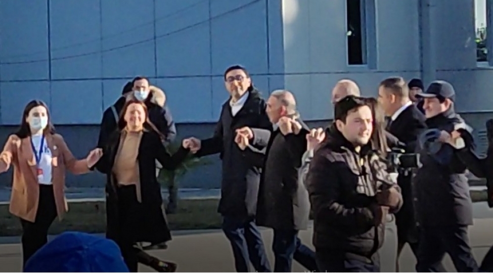 ferid-qayibov-mingechevirde-genclerle-reqs-edib-video