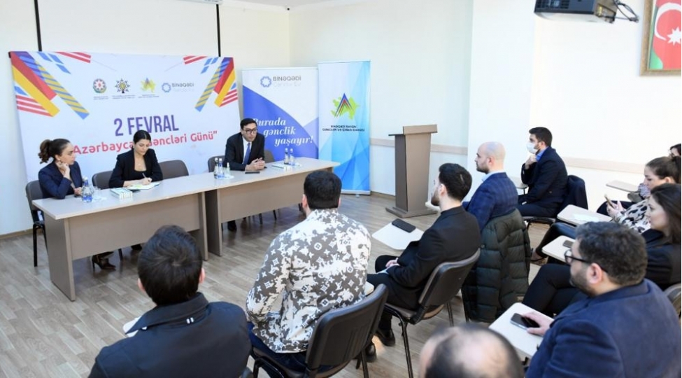 ferid-qayibov-bloqerlerle-gorushub-foto