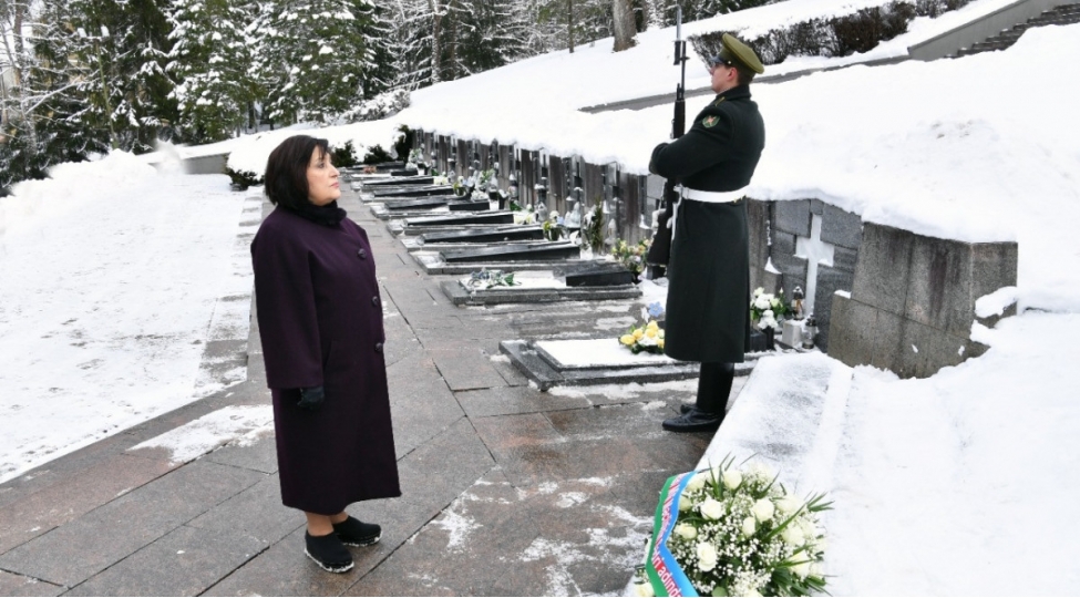 sahibe-qafarova-vilnusde-13-yanvar-qurbanlarinin-xatiresini-yad-edib-foto