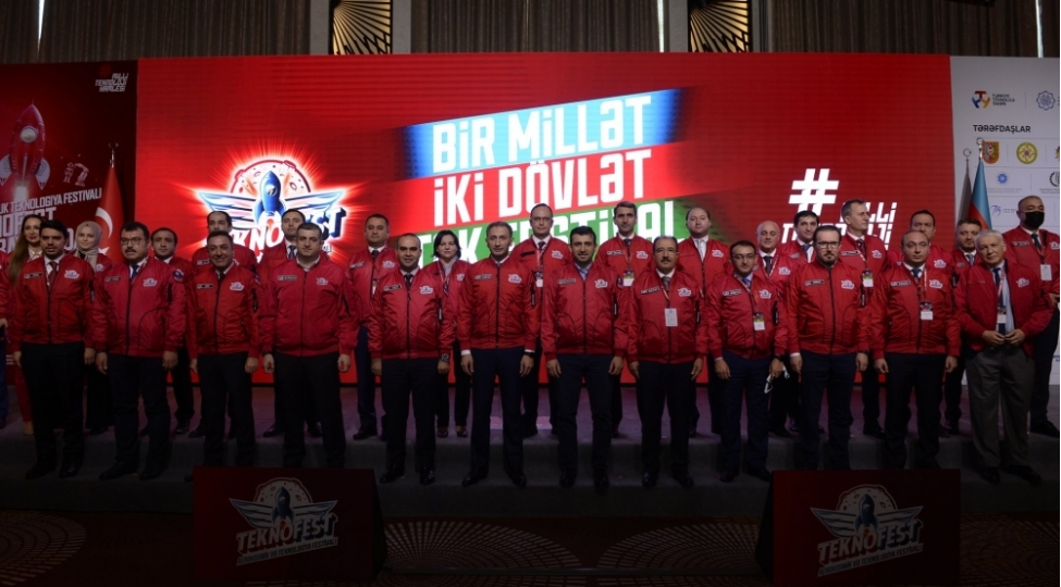 bir-milletin-serhedleri-ashan-qardashligi-foto