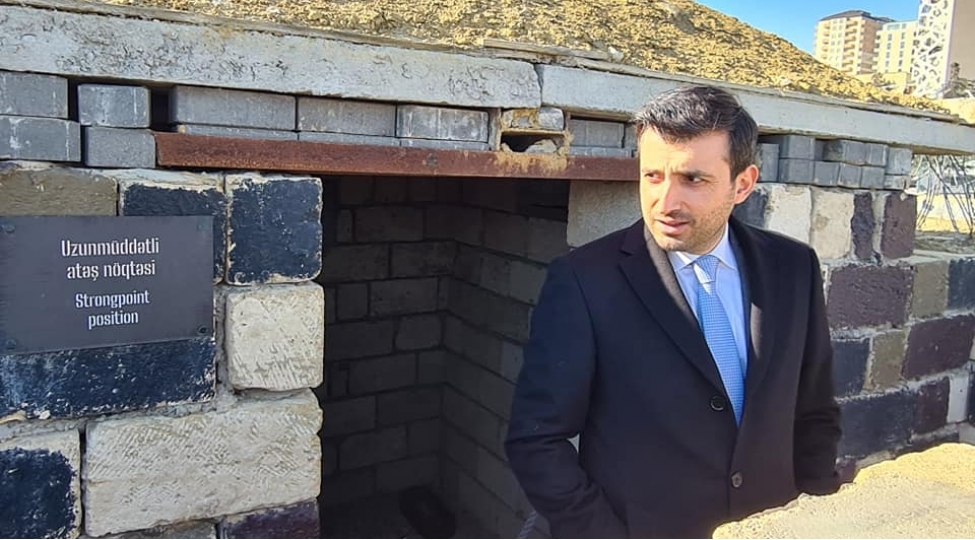 selcuq-bayraktar-herbi-qenimetler-parkinda-olub-foto