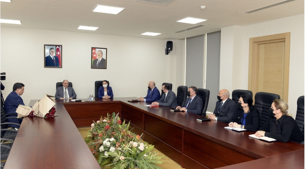yap-merkezi-aparatinda-partiyanin-teftish-komissiyasinin-uzvu-aydin-huseynovun-60-illik-yubileyi-munasibetile-gorush-kechirilib-foto