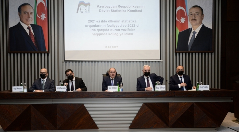 dovlet-statistika-komitesinde-qarshida-duran-vezifelere-hesr-olunan-genish-kollegiya-iclasi-kechirilib-foto