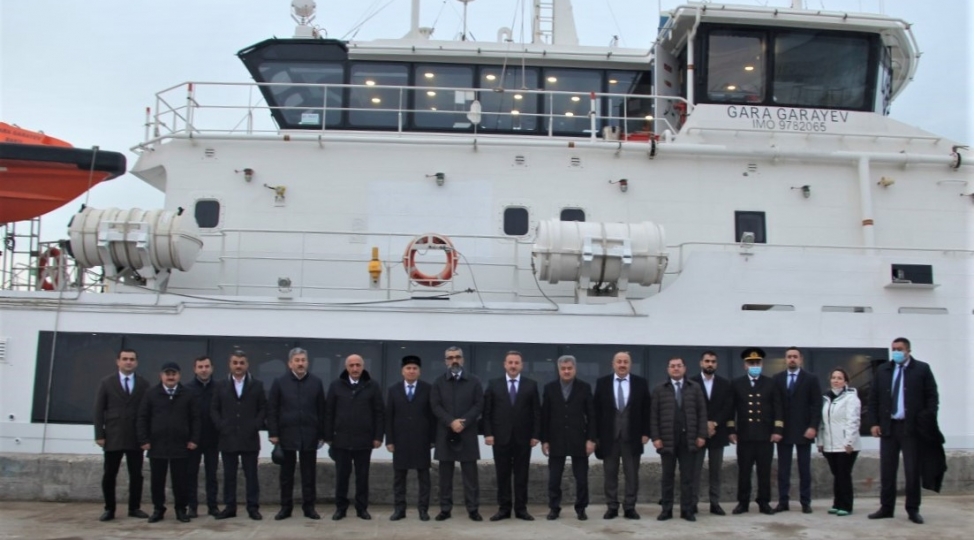 qara-qarayev-sernishin-gemisi-neft-dashlarina-ilk-seferini-reallashdirib