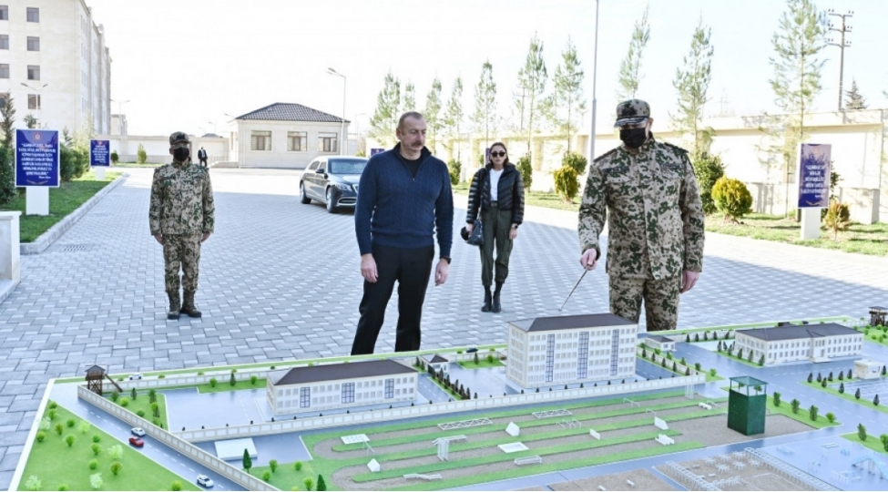 daxili-qoshunlarin-agcabedide-yeni-insha-edilen-herbi-sheherciyinin-achilishi-olub-foto