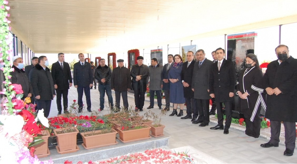 deputat-naftalanda-shehidin-il-merasiminde-ishtirak-edib-foto