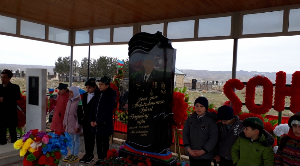 haciqabulda-shehid-shohret-abdulrehmanovun-dogum-gunu-ile-elaqedar-mezari-ziyaret-edilib-foto