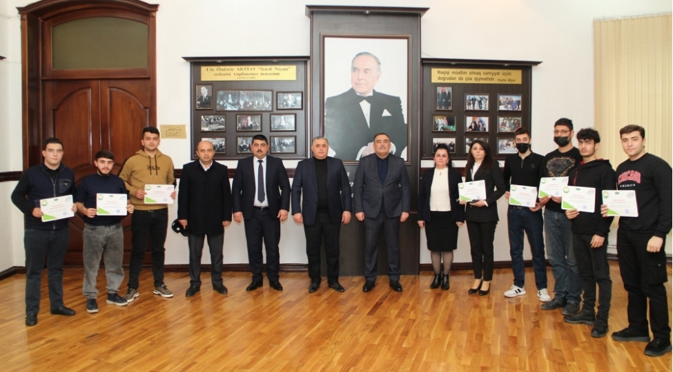 cis-uzre-telimlerde-ishtirak-eden-telebeler-mukafatlandirilib-foto