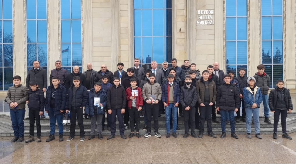 chempionumuz-layihesi-cherchivesinde-idmanchilarla-gorush-foto