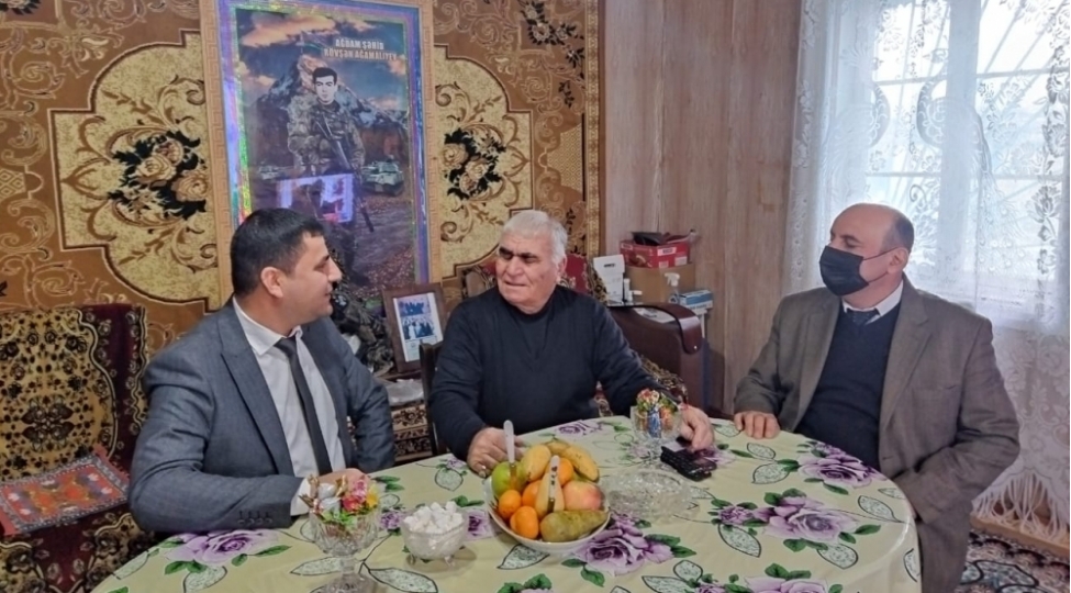 yap-neftchala-rayon-teshkilatinin-sedri-shehid-atasina-bash-chekib-foto