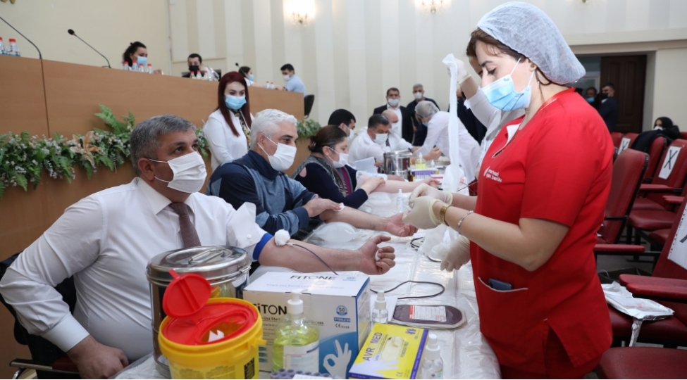 azeriqaz-ib-de-konullu-qanverme-aksiyasi-kechirilib-foto