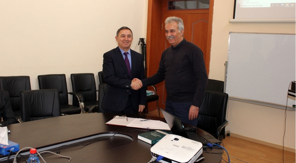baki-biznes-universiteti-ile-amea-iqtisadiyyat-institutu-arasinda-emekdashliq-muqavilesi-imzalanib-foto